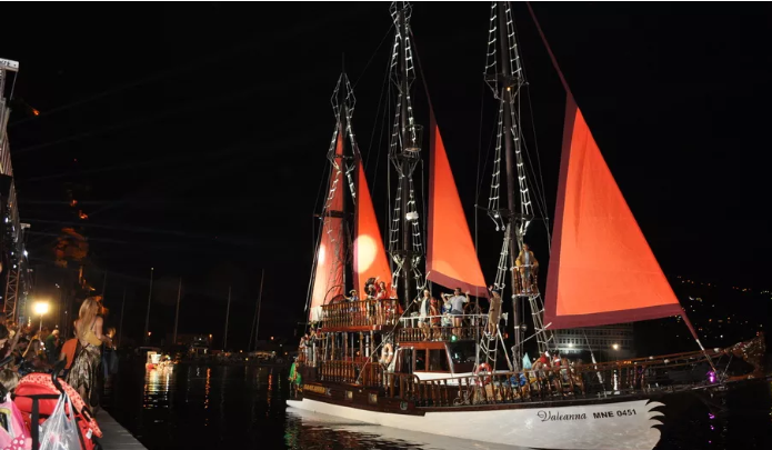 Završena Bokeljska noć: Prva nagrada za barku posvećenu zemljotresu Završena Bokeljska noć: Prva nagrada za barku posvećenu zemljotresu