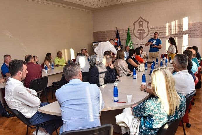 URA sa Zelenima na Cetinju: Borimo se za ljudska prava i slobodu svakog građanina URA sa Zelenima na Cetinju: Borimo se za ljudska prava i slobodu svakog građanina