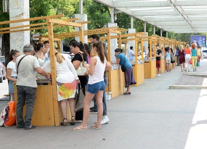 Prodaja polovnih udžbenika na Trgu nezavisnosti prdužena do 10. septembra Prodaja polovnih udžbenika na Trgu nezavisnosti prdužena do 10. septembra