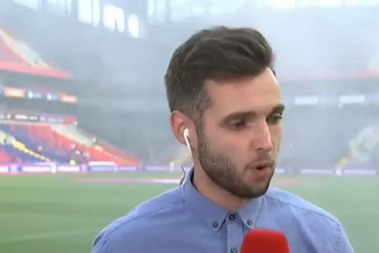 Urnebesan video: Novinar u borbi protiv prskalica na stadionu Urnebesan video: Novinar u borbi protiv prskalica na stadionu