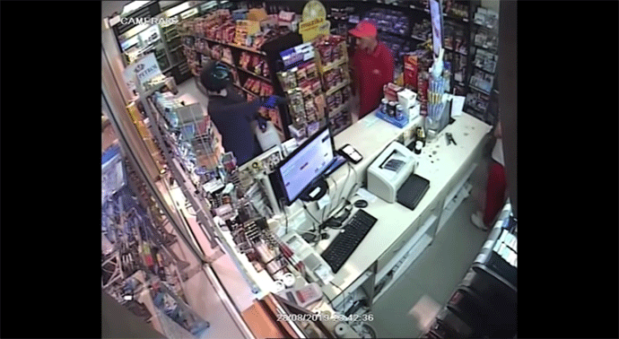 (VIDEO) Filmska pljačka pumpe u Beogradu (VIDEO) Filmska pljačka pumpe u Beogradu