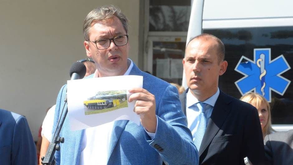 Tenk čiju je sliku Vučić pokazao ne nalazi se ispred stadiona u Dortmundu Foto: Tanjug/Dimitije Goll