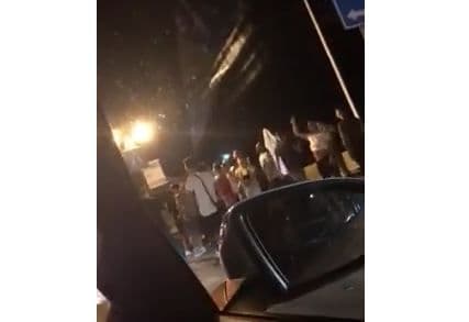 Ulcinj: Petorica mladića koji su skandirali "UČK" kažnjeni sa po 300 eura Ulcinj: Petorica mladića koji su skandirali "UČK" kažnjeni sa po 300 eura