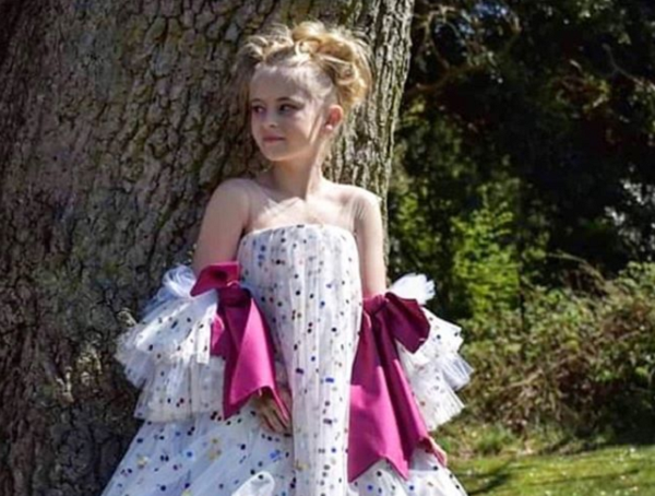 Djevojčica sa protezama na nogama model na njujorškoj Nedjelji mode Djevojčica sa protezama na nogama model na njujorškoj Nedjelji mode