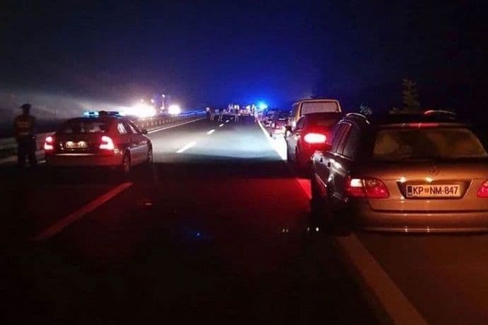 Krenuli na more pa podletjeli pod kamion Krenuli na more pa podletjeli pod kamion