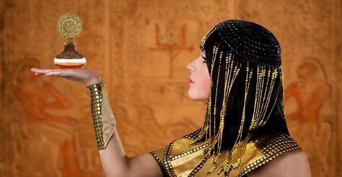 Obnovljen parfem Kleopatre- kombinacija mirisa stara 2.000 godina Obnovljen parfem Kleopatre- kombinacija mirisa stara 2.000 godina