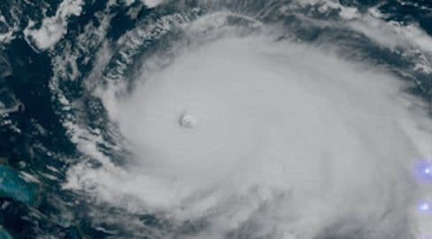 Uragan Dorijan sve bliži Americi, udari vjetra 240 km/h Uragan Dorijan sve bliži Americi, udari vjetra 240 km/h