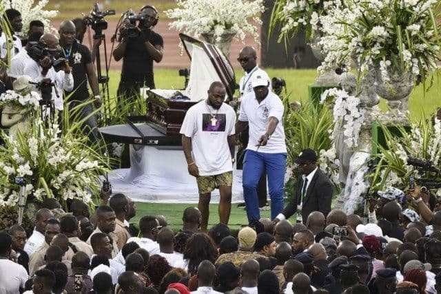 Drama na sahrani: Otvorili sanduk i skidali odjeću sa tijela DJ-a Drama na sahrani