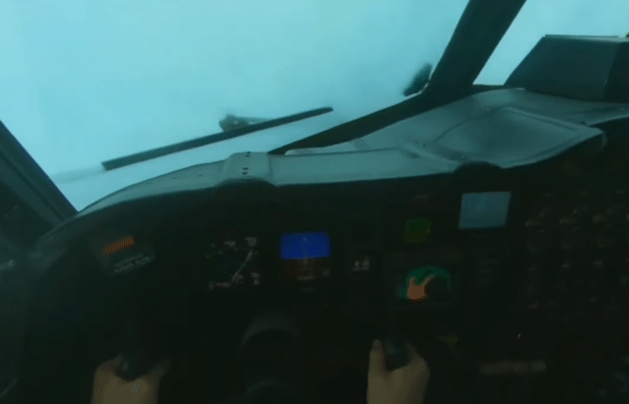 (VIDEO) Lovac na uragane uletio u "oko" Dorijana (VIDEO) Lovac na uragane uletio u "oko" Dorijana