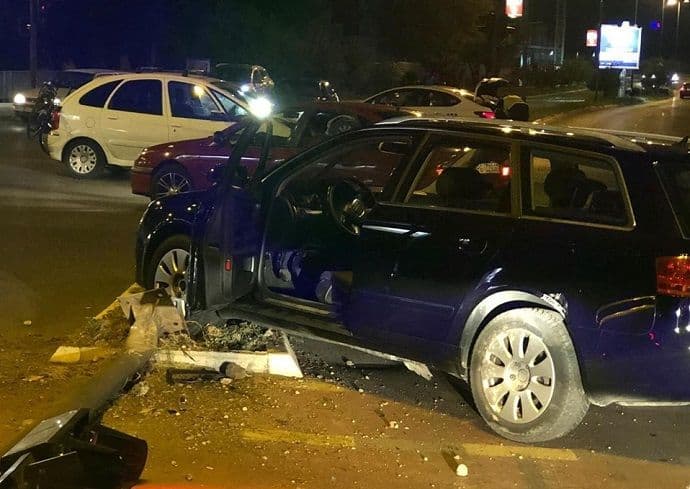 Udes kod Trgovinske škole (Foto) Udes kod Trgovinske škole (Foto)