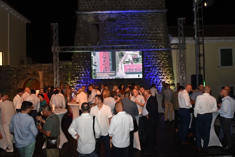 Za 12 mjeseci u Tivtu oko osam miliona eura investicija(FOTO; VIDEO) Za 12 mjeseci u Tivtu oko osam miliona eura investicija(FOTO; VIDEO)