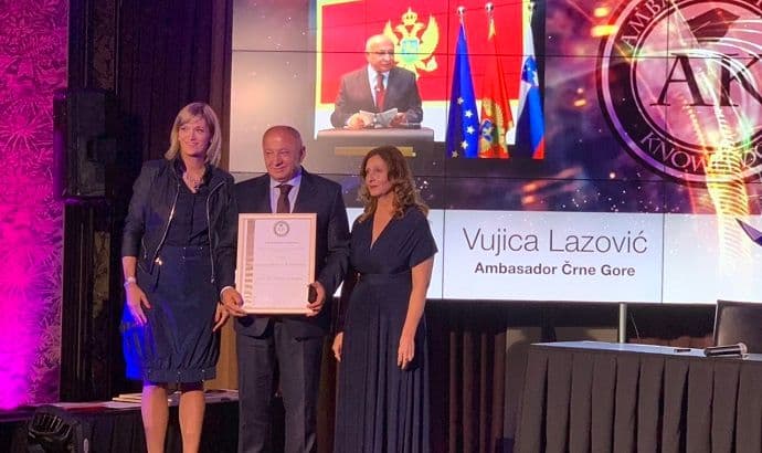 Lazoviću dodijeljena počasna titula „Ambasador znanja“ Lazoviću dodijeljena počasna titula „Ambasador znanja“