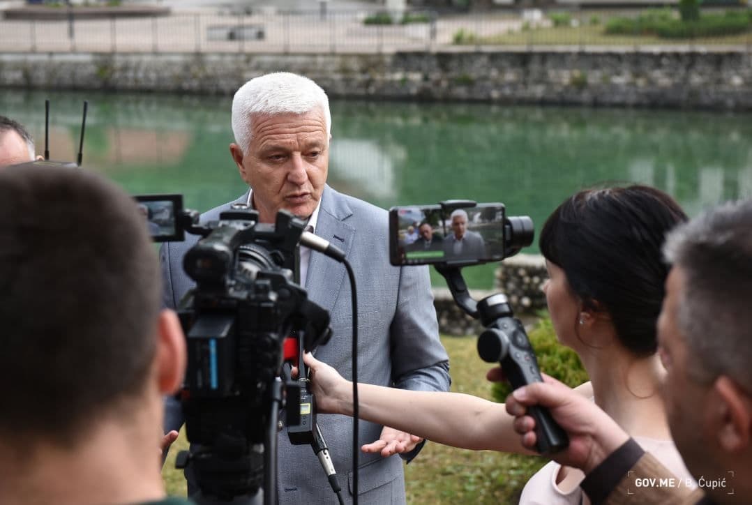 Premijer: Jedva čekam prijave protiv izgradnje poligona, neka razapnu šatore i na Valdanosu Premijer: Jedva čekam prijave protiv izgradnje poligona, neka razapnu šatore i na Valdanosu