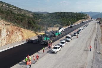 Bemax postavio prve metre asfalta na autoputu
