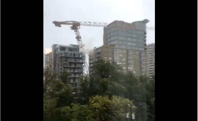 (VIDEO) Dorijan oborio ogroman kran (VIDEO) Dorijan oborio ogroman kran