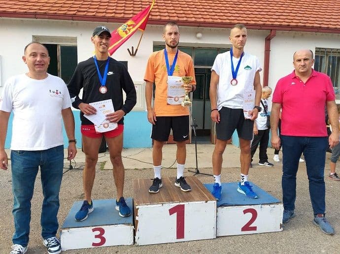 Miloš Dragović i Slađana Perunović najbrži na uličnoj trci “Župa 2019” Miloš Dragović i Slađana Perunović najbrži na uličnoj trci “Župa 2019”