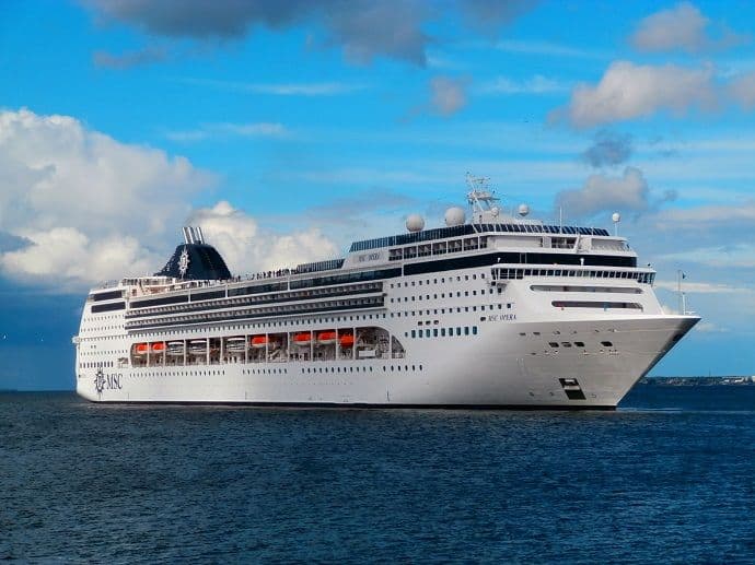 Kruzer na izlazu iz Boke tražio pomoć, hitno evakuisano dijete Kruzer na izlazu iz Boke tražio pomoć, hitno evakuisano dijete