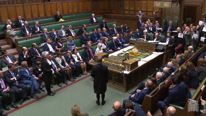 Haos u britanskom parlamentu: Skandiranje, zvižduci, fizička blokada (VIDEO) Foto: Tanjug/Parliament TV via PA via AP