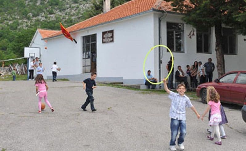 Sto đaka iz Vuksanlekića i Sukurića bojkotuje nastavu Sto đaka iz Vuksanlekića i Sukurića bojkotuje nastavu