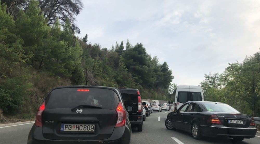 Lančani sudar kod Buljarice, povrijeđeno više osoba Lančani sudar kod Buljarice, povrijeđeno više osoba