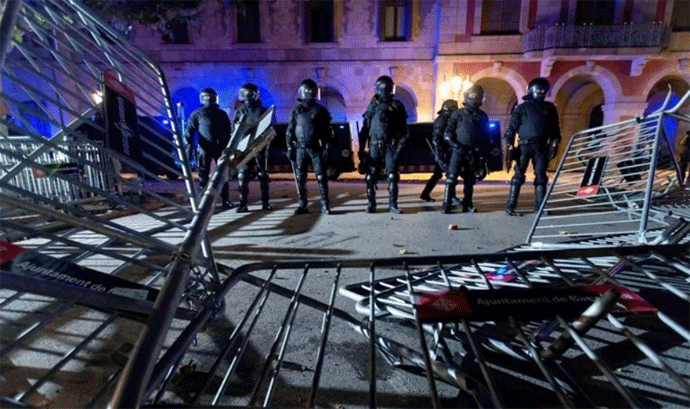 U Barseloni napadnuti novinari španskih medija U Barseloni napadnuti novinari španskih medija