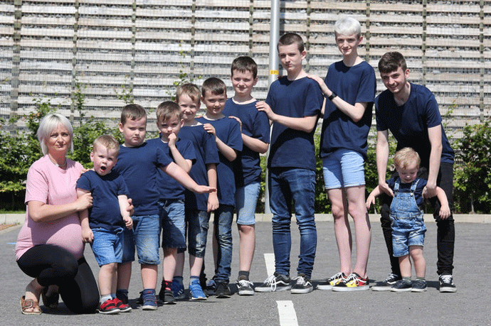 Nakon deset dječaka rodila djevojčicu Nakon deset dječaka rodila djevojčicu