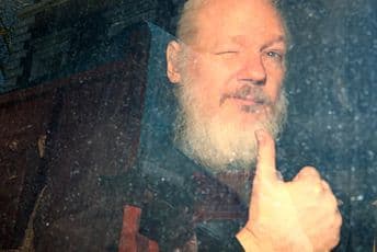 Asanž dobio dvoje djece dok je bio u ekvadorskoj ambasadi Asanž dobio dvoje djece dok je bio u ekvadorskoj ambasadi