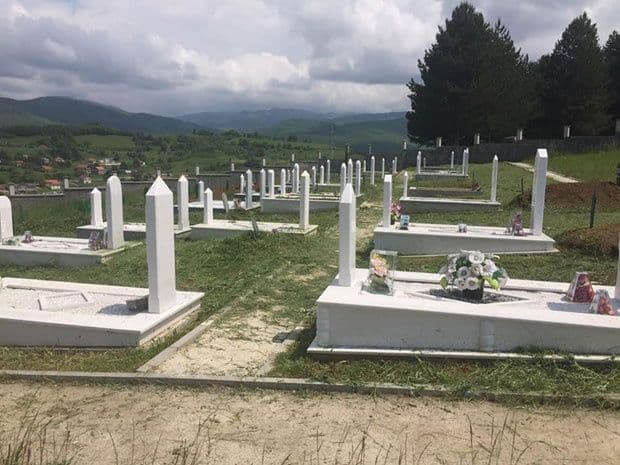 Islamska zajednica Berane: Promijeniti Odluku o upravljanju grobljem ili ćemo ga štititi svim sredstvima Islamska zajednica Berane: Promijeniti Odluku o upravljanju grobljem ili ćemo ga štititi svim sredstvima