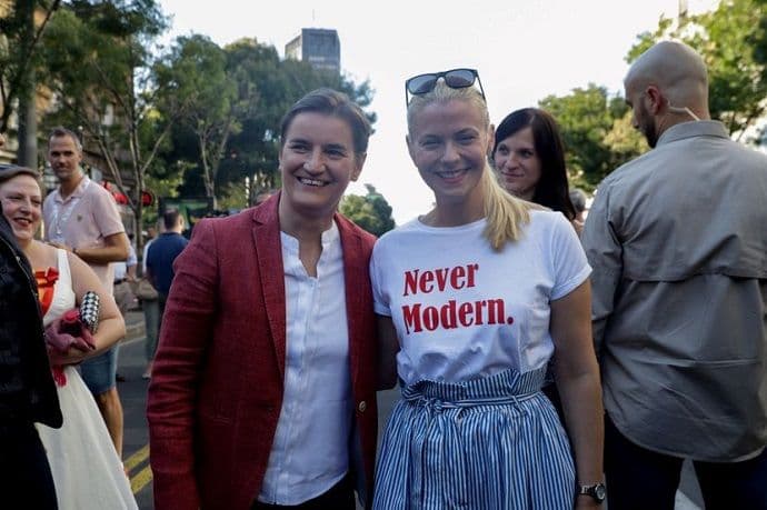 Brnabić sa partnerkom prošetala Paradom ponosa Foto: Tanjug