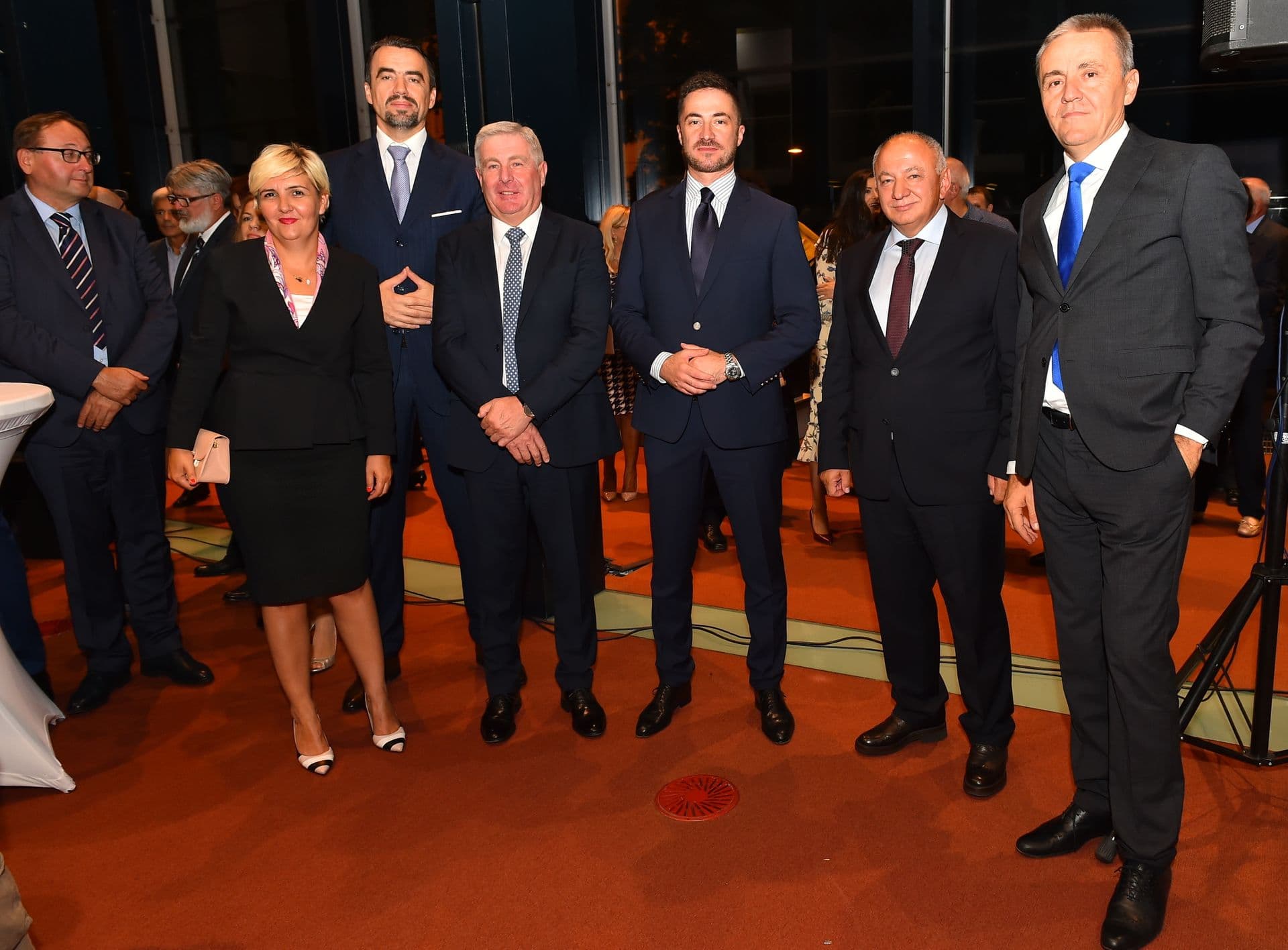 Prijateljske i partnerske veze snažne Prijateljske i partnerske veze snažne