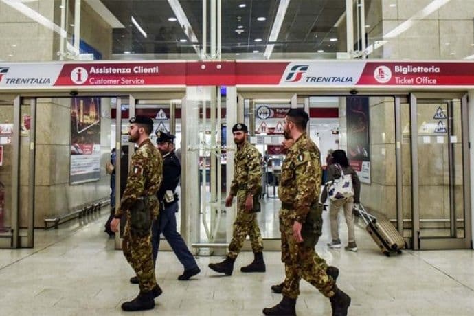 Vojnik izboden u Milanu, napadač vikao "Alahu-ekber" Vojnik izboden u Milanu, napadač vikao "Alahu-ekber"