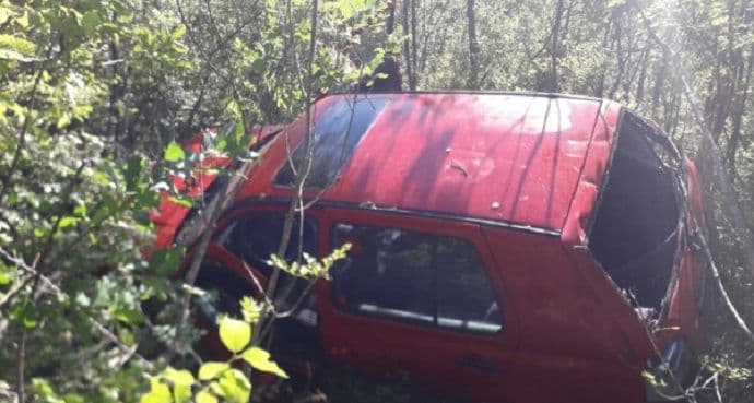 “Golf” sletio sa kolovoza, povrijeđena jedna osoba Foto: Cetinjski list