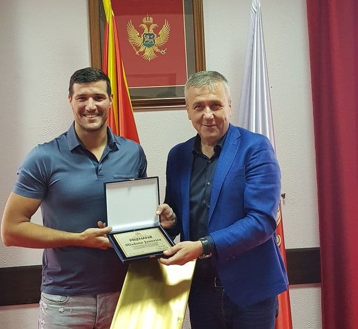 Aprcović primio proslavljenog vaterpolistu Janovića Aprcović primio proslavljenog vaterpolistu Janovića