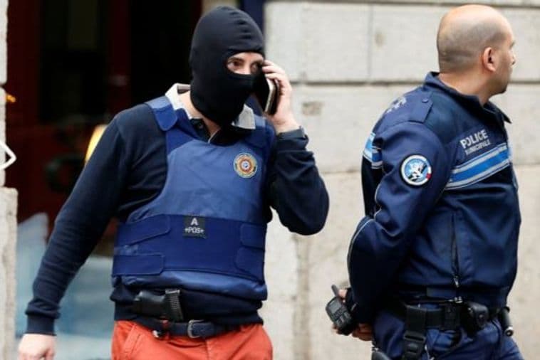 Žena pucala sa prozora, policija blokirala kraj Žena pucala sa prozora, policija blokirala kraj