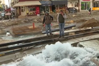 (VIDEO) Gejzir u centru Beograda (VIDEO) Gejzir u centru Beograda