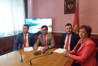 Demokrate predlažu: Umjesto olovkom, glasati pečatom Demokrate predlažu: Umjesto olovkom, glasati pečatom