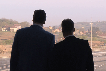 Vučić: Mali ne mora da ima diplomu, može biti ministar i sa osnovnom školom Vučić: Mali ne mora da ima diplomu, može biti ministar i sa osnovnom školom