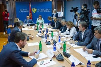 Škrelja Đukanoviću: Da se ti pitaš, pola Crne Gore ne bi bilo živo; Đukanović: Stidi se