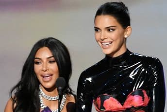 Blam godine: Kim i Kendal održale govor zbog kog je cijela sala plakala od smijeha Blam godine: Kim i Kendal održale govor zbog kog je cijela sala plakala od smijeha