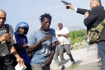 Senator zapucao na protestu i ranio dvoje ljudi Senator zapucao na protestu i ranio dvoje ljudi