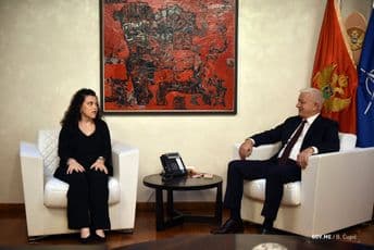 Marković u Kabinetu zaposlio slijepu djevojku Marković u Kabinetu zaposlio slijepu djevojku