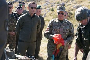 Različite armije mogu naći tačku dodira Različite armije mogu naći tačku dodira