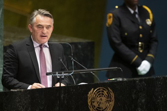 Komšić: Hrvatska negira genocid u NDH, a RS u Srebrenici Foto: Tanjug/AP Photo/Mary Altaffer