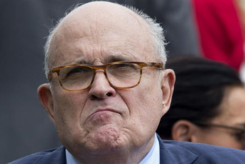 Da li je Đulijani pripremao namještaljku u Ukrajini? Foto: EPA-EFE/MICHAEL REYNOLDS