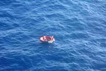 Pronađeno tijelo i čamac za spasavanje sa potonulog broda Pronađeno tijelo i čamac za spasavanje sa potonulog broda