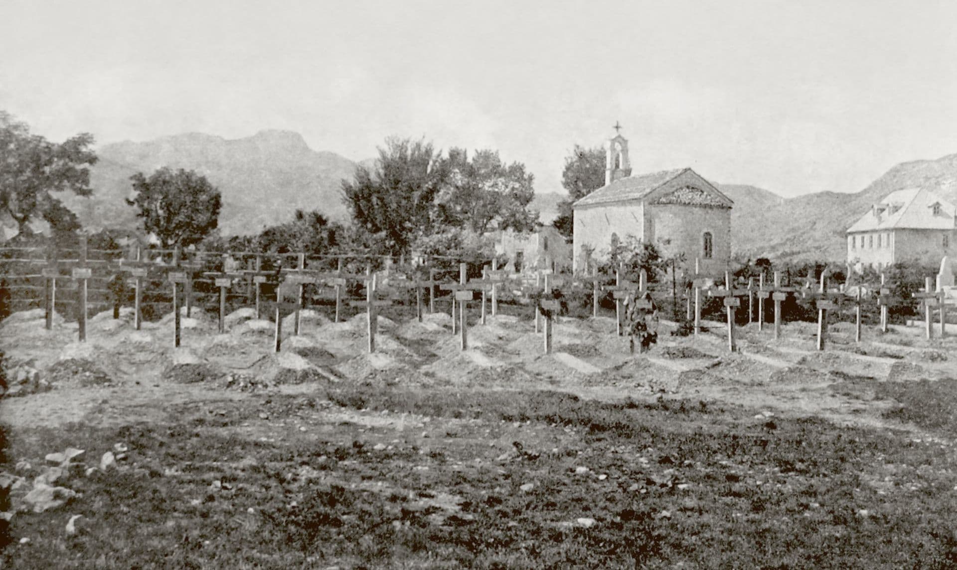 cetinje-au-vojno-groblje