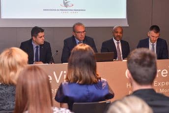 Dojenje nudi najbolji početak života i adekvatan rani razvoj Dojenje nudi najbolji početak života i adekvatan rani razvoj