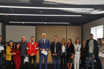 Cetinje: Potpisani ugovori o radu sa pet osoba sa invaliditetom Cetinje: Potpisani ugovori o radu sa pet osoba sa invaliditetom