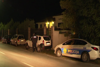 Advokat: Nezakonito pretresali obijenu kuću Duška Kneževića Advokat: Nezakonito pretresali obijenu kuću Duška Kneževića