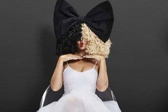 Poznata pjevačica boluje od rijetke bolesti Poznata pjevačica boluje od rijetke bolesti